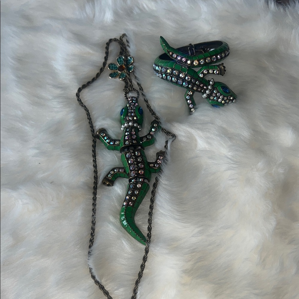 Betsey Johnson Green Enamel Rhinestone Lizard Necklace & Bracelet Set